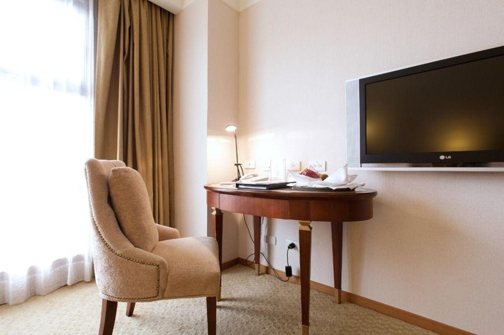 Fullon Hotel Taoyuan Bagian luar foto