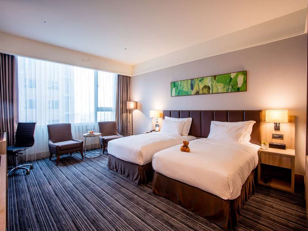 Fullon Hotel Taoyuan Bagian luar foto