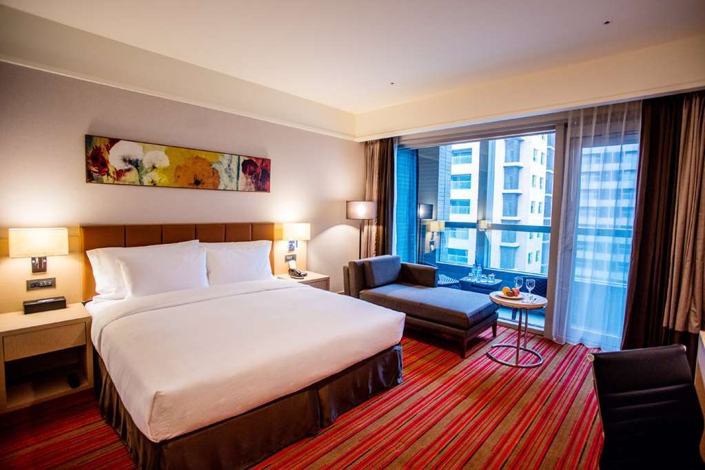 Fullon Hotel Taoyuan Bagian luar foto