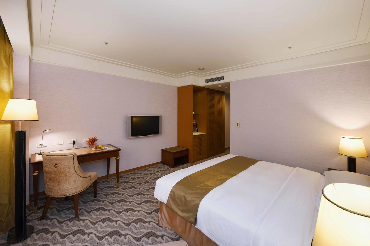 Fullon Hotel Taoyuan Bagian luar foto