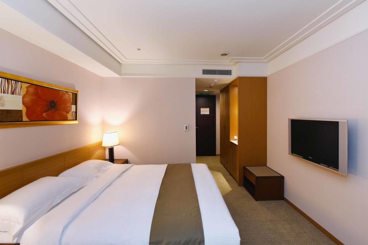 Fullon Hotel Taoyuan Bagian luar foto